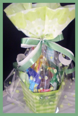 FAÇA ALGUÉM + FELIZ COM KIT CESTA BONSOIR verde/laranja